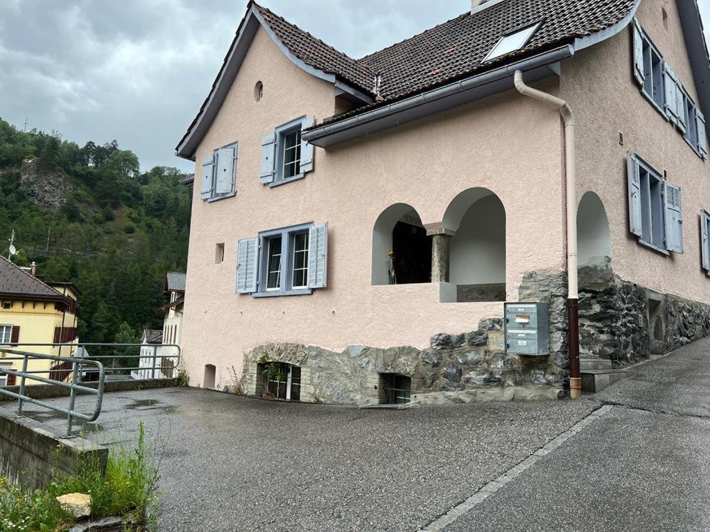 Wunderschone Ferienwohnung In Den Bergen Tiefencastel Exterior photo